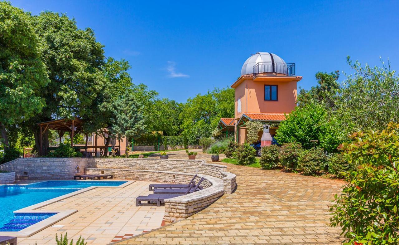 Apartments Universe Пула Экстерьер фото